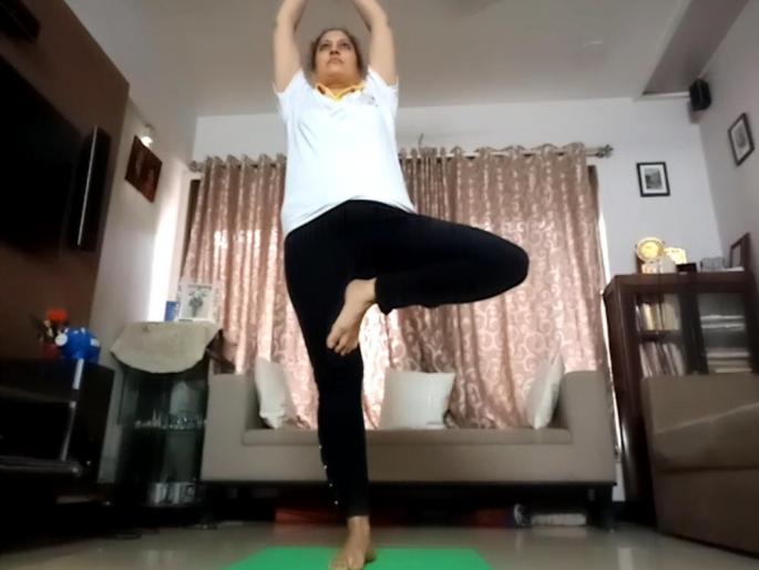 On International Yoga Day, teachers, parents experienced etc. Yoga | आंतरराष्ट्रीय योग दिनी ठाण्यात शिक्षक, पालकांनी अनुभवला इ योगा On International Yoga Day, teachers, parents experienced etc. Yoga | आंतरराष्ट्रीय योग दिनी ठाण्यात शिक्षक, पालकांनी अनुभवला इ योगा