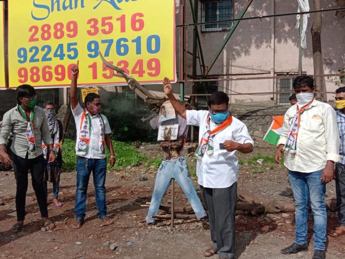 ncp agitation against bjp gopichand padalkar in vasai | वसईत राष्ट्रवादी काँग्रेस आक्रमक, गोपीचंद पडळकर यांच्या प्रतिमेला जोडे मारत केले आंदोलन ncp agitation against bjp gopichand padalkar in vasai | वसईत राष्ट्रवादी काँग्रेस आक्रमक, गोपीचंद पडळकर यांच्या प्रतिमेला जोडे मारत केले आंदोलन