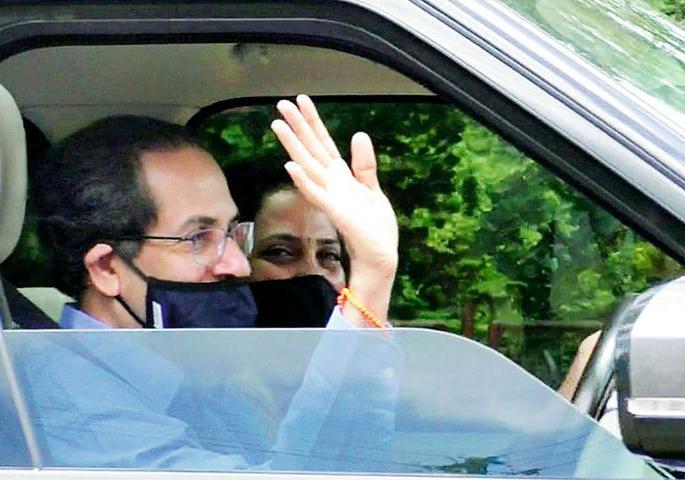 Why did this happen during Thackeray's visit? | सरकारची स ‘वारी’ ठाकरेंच्या दौ-यात असं का घडलं ? Why did this happen during Thackeray's visit? | सरकारची स ‘वारी’ ठाकरेंच्या दौ-यात असं का घडलं ?