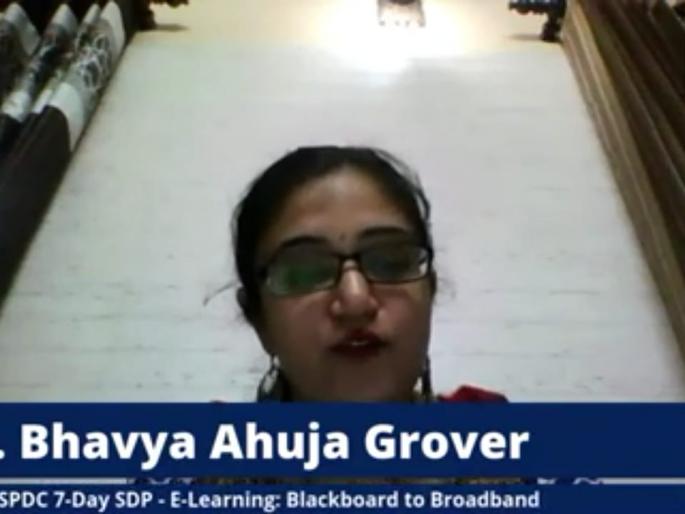 Google Classroom allows teachers and students to communicate online - Prof. Bhavya Ahuja-Grover | गुगल क्लासरूममुळे शिक्षक आणि विद्यार्थी अॉनलाईन संवाद साधू शकतात - प्रा.भाव्या आहुजा-ग्रोव्हर