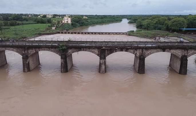 Rains hit Nanded district; Record of excess rainfall in 12 circles | नांदेड जिल्ह्याला पावसाचा तडाखा; १२ मंडळात अतिवृष्टीची नोंद Rains hit Nanded district; Record of excess rainfall in 12 circles | नांदेड जिल्ह्याला पावसाचा तडाखा; १२ मंडळात अतिवृष्टीची नोंद
