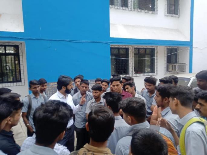 30 students of ITI who got zero marks due to technical error passed | तांत्रिक चुकीमुळे शून्य गुण मिळालेल्या आयटीआयचे ३० विद्यार्थी झाले उत्तीर्ण 30 students of ITI who got zero marks due to technical error passed | तांत्रिक चुकीमुळे शून्य गुण मिळालेल्या आयटीआयचे ३० विद्यार्थी झाले उत्तीर्ण