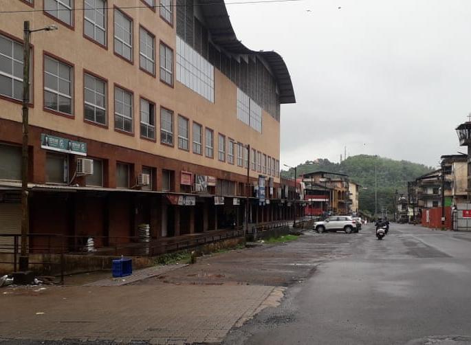 coronavirus: severe lockdown in Goa, dryness in many places | coronavirus: गोव्यात कडकडीत लॉकडाऊन, अनेक ठिकाणी शुकशुकाट coronavirus: severe lockdown in Goa, dryness in many places | coronavirus: गोव्यात कडकडीत लॉकडाऊन, अनेक ठिकाणी शुकशुकाट