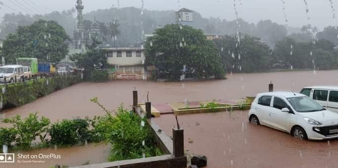 Rivers in Ratnagiri district exceeded danger level | रत्नागिरी जिल्ह्यातील नद्यांनी धोक्याची पातळी ओलांडली