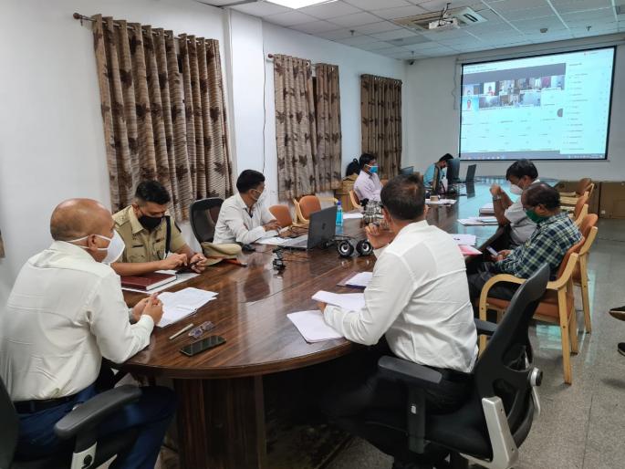 File charges against negligent doctors- Collector Desai | निष्काळजीपणा करणाऱ्या डॉक्टर्सवर गुन्हे दाखल करा- जिल्हाधिकारी देसाई