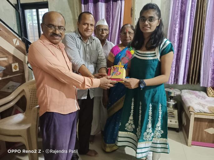 Honoring of meritorious students at Shanbhag Vidyalaya | शानभाग विद्यालयात गुणवंत विद्यार्थ्यांचा सत्कार