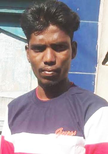 Worker dies after falling on a power pole; Incident at Sohole | विजेचा खांब अंगावर पडून कामगाराचा मृत्यू; सोहोळे येथील घटना Worker dies after falling on a power pole; Incident at Sohole | विजेचा खांब अंगावर पडून कामगाराचा मृत्यू; सोहोळे येथील घटना