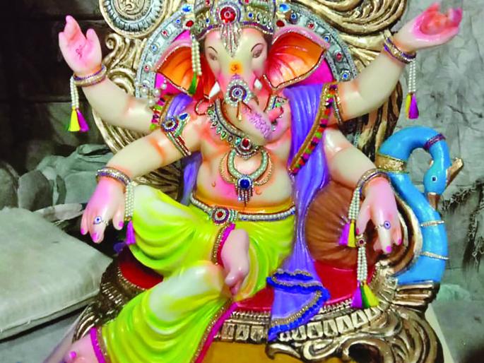 Overcoming Divyangattva- Ganeshmurti learned from the soil of the dam, the message of self-reliance | Ganpati Festival - दिव्यांगत्त्वावर मात- बांधाच्या मातीपासून शिकला गणेशमूर्ती Overcoming Divyangattva- Ganeshmurti learned from the soil of the dam, the message of self-reliance | Ganpati Festival - दिव्यांगत्त्वावर मात- बांधाच्या मातीपासून शिकला गणेशमूर्ती