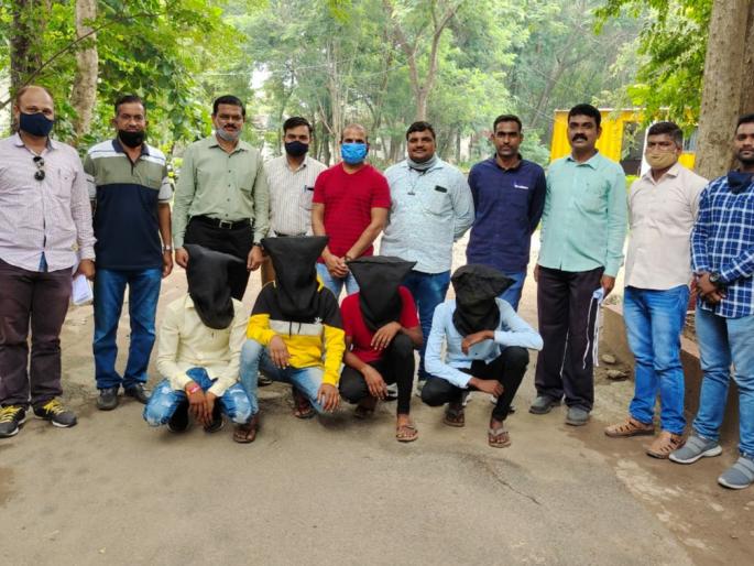 The gang that robbed the hotel with a weopan was arrested by the local crime branch | हाॅटेलमध्ये कोयत्याने वार करून दरोडा घातलेली टोळी स्थानिक गुन्हे शाखेकडून जेरबंद The gang that robbed the hotel with a weopan was arrested by the local crime branch | हाॅटेलमध्ये कोयत्याने वार करून दरोडा घातलेली टोळी स्थानिक गुन्हे शाखेकडून जेरबंद