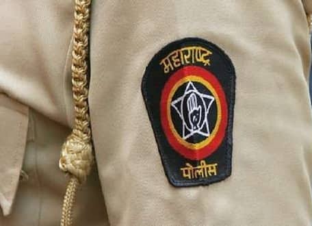 Expensive to deal with illegal trades; action on 6 police including senior police inspector | अवैध धंद्यांवर कारवाईत चालढकल करणे पडले महागात ; वरिष्ठ पोलीस निरीक्षकांसह ६ जणांना दणका Expensive to deal with illegal trades; action on 6 police including senior police inspector | अवैध धंद्यांवर कारवाईत चालढकल करणे पडले महागात ; वरिष्ठ पोलीस निरीक्षकांसह ६ जणांना दणका