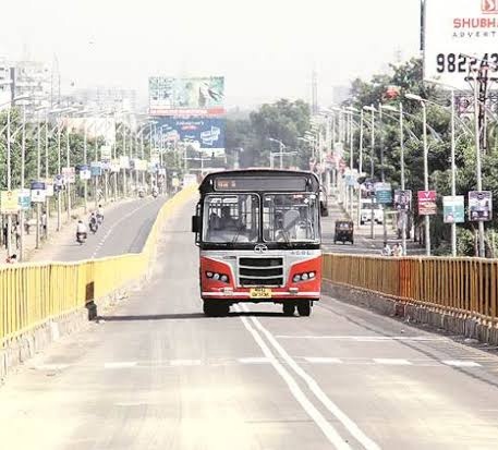 Finally, after five months, the PMP ran on the streets of Pune; Passenger response is minimal | अखेर पाच महिन्यांनंतर पुण्याच्या रस्त्यांवर ‘पीएमपी’ धावली ; प्रवाशांचा प्रतिसाद अपेक्षित Finally, after five months, the PMP ran on the streets of Pune; Passenger response is minimal | अखेर पाच महिन्यांनंतर पुण्याच्या रस्त्यांवर ‘पीएमपी’ धावली ; प्रवाशांचा प्रतिसाद अपेक्षित