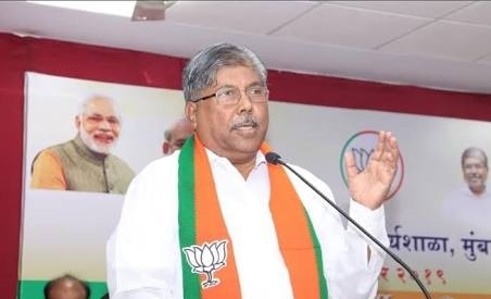 Mahavikas Aghadi stabs Maratha community in the back: Chandrakant Patil | राज्यातील महाविकास आघाडीने मराठा समाजाच्या पाठीत खंजीर खुपसला : चंद्रकांत पाटील Mahavikas Aghadi stabs Maratha community in the back: Chandrakant Patil | राज्यातील महाविकास आघाडीने मराठा समाजाच्या पाठीत खंजीर खुपसला : चंद्रकांत पाटील