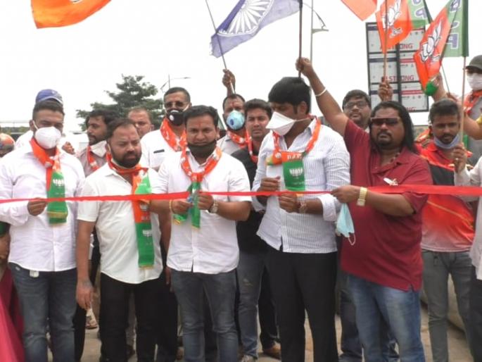 BJP inaugurates flyover on Kalyan Naka-Saibaba road in Bhiwandi | भिवंडीतील कल्याण नाका-साईबाबा रस्त्यावरील उड्डाणपुलाचे भाजपाकडून लोकार्पण; श्रेयवादाची लढाई सुरू BJP inaugurates flyover on Kalyan Naka-Saibaba road in Bhiwandi | भिवंडीतील कल्याण नाका-साईबाबा रस्त्यावरील उड्डाणपुलाचे भाजपाकडून लोकार्पण; श्रेयवादाची लढाई सुरू