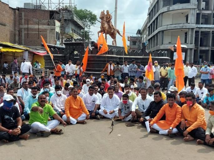 Protest by the Maratha community in Pandharpur against the Central Government as a Manuvadi government | केंद्र सरकारचा मराठा समाजाकडून पंढरपुरात निषेध Protest by the Maratha community in Pandharpur against the Central Government as a Manuvadi government | केंद्र सरकारचा मराठा समाजाकडून पंढरपुरात निषेध