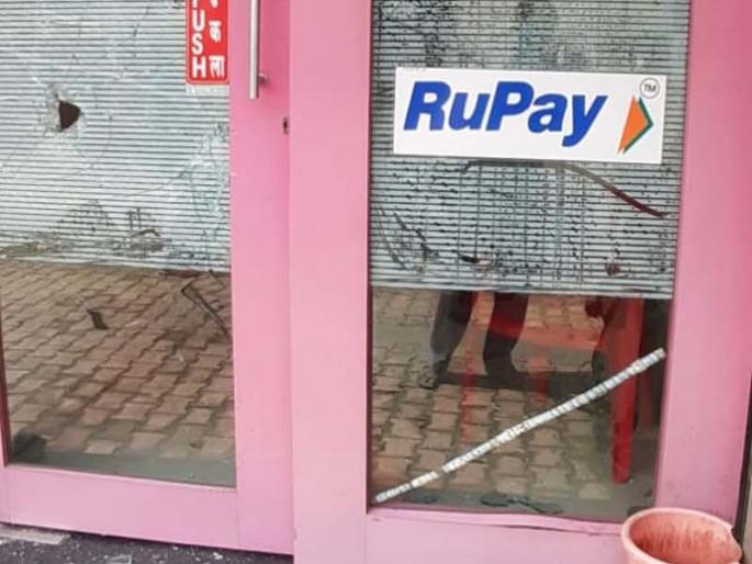 Big news; During the Maratha agitation, stones were hurled at two places in Solapur | मोठी बातमी; मराठा आंदोलनादरम्यान सोलापुरात दोन ठिकाणी दगडफेक Big news; During the Maratha agitation, stones were hurled at two places in Solapur | मोठी बातमी; मराठा आंदोलनादरम्यान सोलापुरात दोन ठिकाणी दगडफेक