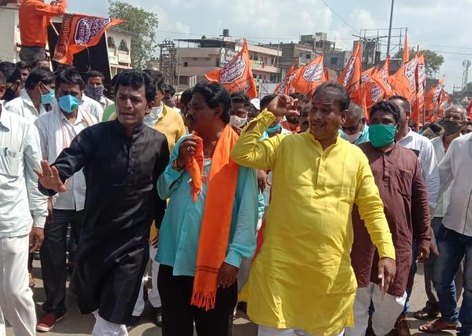 MNS march in Pandharpur for debt waiver of women in self help groups | बचत गटातील महिलांच्या कर्जमाफीसाठी मनसेचा पंढरपुरात मोर्चा MNS march in Pandharpur for debt waiver of women in self help groups | बचत गटातील महिलांच्या कर्जमाफीसाठी मनसेचा पंढरपुरात मोर्चा
