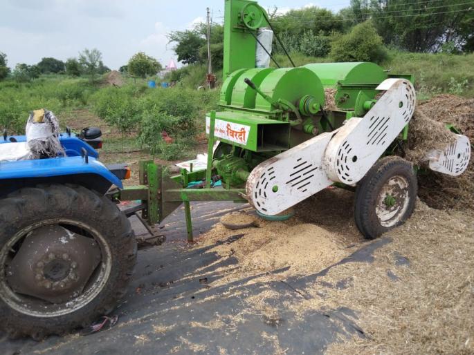 Shocking; In a moment the heads became detached; The pile of food is covered with blood | धक्कादायक; क्षणात मुंडके झाले धडावेगळे; अन् धान्याची रास माखली रक्तानं Shocking; In a moment the heads became detached; The pile of food is covered with blood | धक्कादायक; क्षणात मुंडके झाले धडावेगळे; अन् धान्याची रास माखली रक्तानं