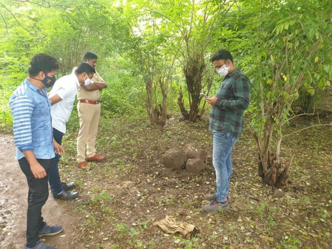 13 days Infant murdered by parants due to divyang in pune | धक्कादायक! जन्मजात अपंग असल्याने १३ दिवसांच्या अर्भकाला आई वडिलांनीच मारले 13 days Infant murdered by parants due to divyang in pune | धक्कादायक! जन्मजात अपंग असल्याने १३ दिवसांच्या अर्भकाला आई वडिलांनीच मारले