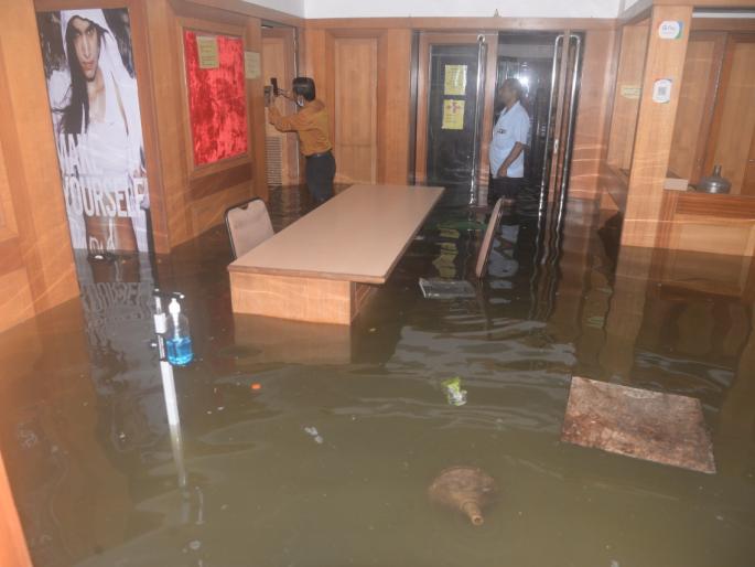 Rain destoryed in the midc and business at pimpri chinchwad | धुवाधार पावसाने उद्योगनगरीची उडविली दाणादाण; लाखोंचे नुकसान Rain destoryed in the midc and business at pimpri chinchwad | धुवाधार पावसाने उद्योगनगरीची उडविली दाणादाण; लाखोंचे नुकसान