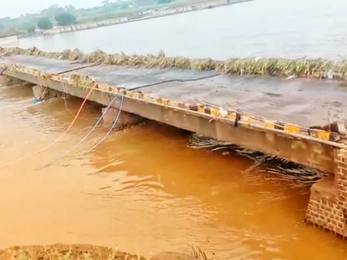 Big news; Major damage to Begumpur bridge in Mahapura, road on the bridge eroded | मोठी बातमी; महापुरात बेगमपुर पुलाचे मोठे नुकसान, पुलावरील रस्ता खचला Big news; Major damage to Begumpur bridge in Mahapura, road on the bridge eroded | मोठी बातमी; महापुरात बेगमपुर पुलाचे मोठे नुकसान, पुलावरील रस्ता खचला