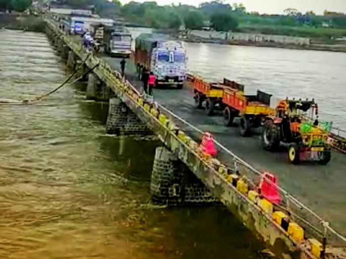 The bridge at Begumpur is open for traffic; Kolhapur-Solapur highway traffic resumed | बेगमपूर येथील पुल वाहतुकीसाठी खुला; कोल्हापूर- सोलापूर महामार्गावरील वाहतूक सुरू The bridge at Begumpur is open for traffic; Kolhapur-Solapur highway traffic resumed | बेगमपूर येथील पुल वाहतुकीसाठी खुला; कोल्हापूर- सोलापूर महामार्गावरील वाहतूक सुरू