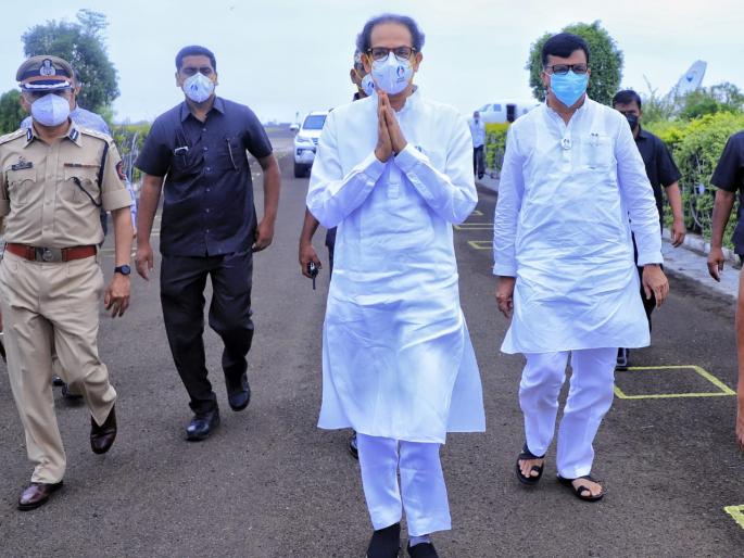Rest House canceled, Chief Minister Uddhav Thackeray went straight to Akkalkot dam! | 'रेस्ट'हाऊस कॅन्सल; मुख्यमंत्री उध्दव ठाकरे निघाले थेट अक्कलकोटच्या बांधावर ! Rest House canceled, Chief Minister Uddhav Thackeray went straight to Akkalkot dam! | 'रेस्ट'हाऊस कॅन्सल; मुख्यमंत्री उध्दव ठाकरे निघाले थेट अक्कलकोटच्या बांधावर !
