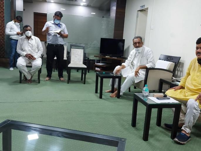 Raju Shetty of 'Swabhimani' dies; Criticism of Praveen Darekar | 'स्वाभिमानी' चे राजु शेट्टी यांच्यामधील शेतकरी मेला; प्रवीण दरेकर यांची बोचरी टीका Raju Shetty of 'Swabhimani' dies; Criticism of Praveen Darekar | 'स्वाभिमानी' चे राजु शेट्टी यांच्यामधील शेतकरी मेला; प्रवीण दरेकर यांची बोचरी टीका