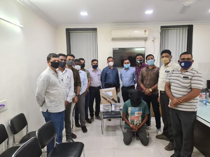 One arrested with weapons in Lonavla ; Action of Pune Rural LCB | लोणावळा शहरात घातक हत्यारांसह एकाला अटक; पुणे ग्रामीण एलसीबीची कारवाई One arrested with weapons in Lonavla ; Action of Pune Rural LCB | लोणावळा शहरात घातक हत्यारांसह एकाला अटक; पुणे ग्रामीण एलसीबीची कारवाई