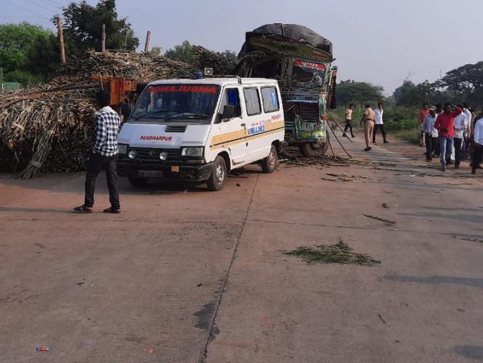Breaking; Tractor-truck accident at Rople; The truck driver died on the spot | Breaking; रोपळे येथे ट्रॅक्टर - ट्रकचा अपघात; ट्रक चालकाचा जागीच मृत्यू Breaking; Tractor-truck accident at Rople; The truck driver died on the spot | Breaking; रोपळे येथे ट्रॅक्टर - ट्रकचा अपघात; ट्रक चालकाचा जागीच मृत्यू