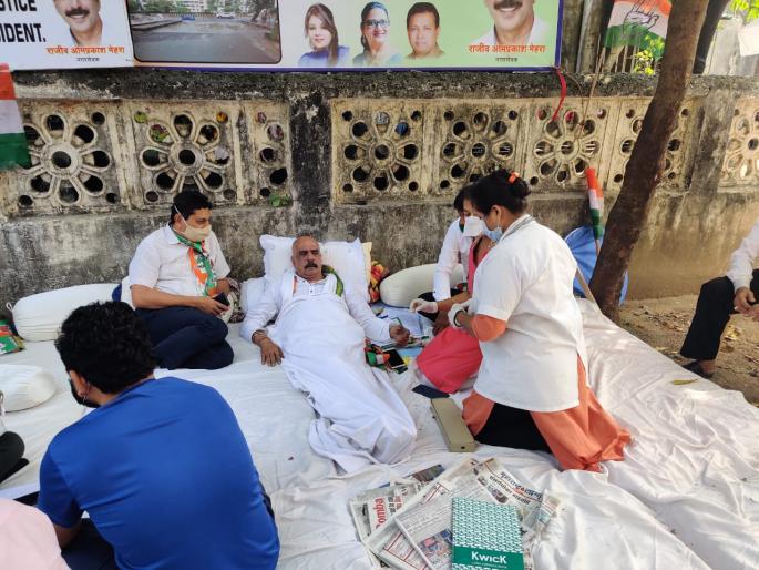 Corporator's death hunger strike, mujaffar hussain critics on rulling party | नाल्याचे बांधकाम उंच करण्याचा घाट घातल्याने नगरसेवकाचे आमरण उपोषण Corporator's death hunger strike, mujaffar hussain critics on rulling party | नाल्याचे बांधकाम उंच करण्याचा घाट घातल्याने नगरसेवकाचे आमरण उपोषण