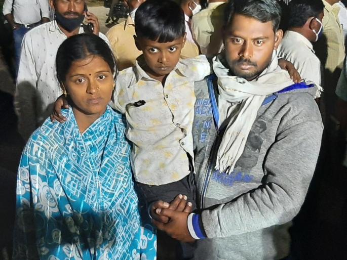 Abduction of a five-year-old boy as cane yields; Accused arrested in eighteen hours | ऊस देतो म्हणून केले पाच वर्षाच्या मुलाचे अपहरण; अठरा तासात आरोपी अटकेत Abduction of a five-year-old boy as cane yields; Accused arrested in eighteen hours | ऊस देतो म्हणून केले पाच वर्षाच्या मुलाचे अपहरण; अठरा तासात आरोपी अटकेत