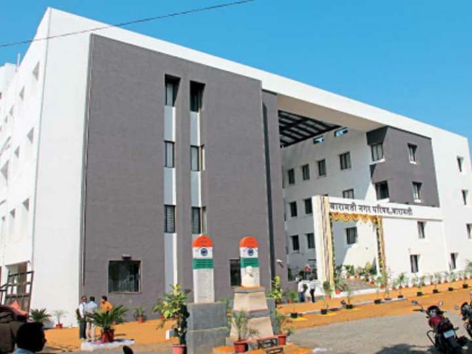 Quarrel among the corporators from the grant of the municipal council employees in diwali at Baramati | बारामतीत नगरपरिषद कर्मचाऱ्यांच्या सानुग्रह अनुदानावरुन नगरसेवकांमध्ये हमरी-तुमरी Quarrel among the corporators from the grant of the municipal council employees in diwali at Baramati | बारामतीत नगरपरिषद कर्मचाऱ्यांच्या सानुग्रह अनुदानावरुन नगरसेवकांमध्ये हमरी-तुमरी