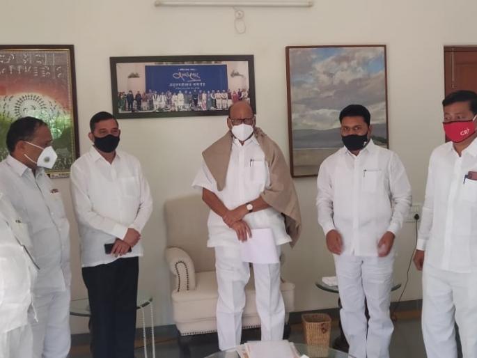 With Pawar's blessings, Dattatraya Sawant filed an application against the Mahavikas Aghadi candidate | शरद पवारांचे आशिर्वाद घेऊन दत्तात्रय सावंतांनी दाखल केला उमेदवारी अर्ज