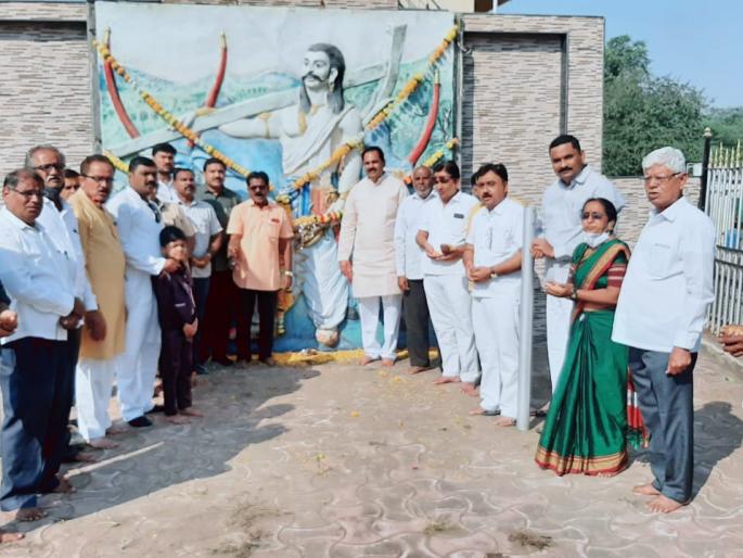 Worship of Baliraja on the occasion of sacrifice in Amalnera | अमळनेरात बलिप्रदेनिमित्त बळीराजाचे पूजन Worship of Baliraja on the occasion of sacrifice in Amalnera | अमळनेरात बलिप्रदेनिमित्त बळीराजाचे पूजन