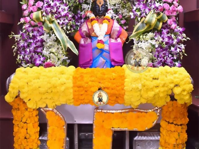 Vitthal temple in Pandharpur open for devotees; 1000 devotees can take darshan every day | पंढरपुरातील विठ्ठल मंदिर भाविकांसाठी खुलं; रोज १ हजार भाविकांना घेता येणार दर्शन Vitthal temple in Pandharpur open for devotees; 1000 devotees can take darshan every day | पंढरपुरातील विठ्ठल मंदिर भाविकांसाठी खुलं; रोज १ हजार भाविकांना घेता येणार दर्शन