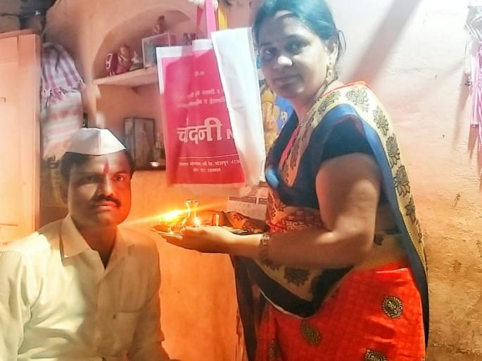 Anandaparva; Diwali Padwa Anbhaubij celebrated with great enthusiasm in Solapur district | आनंदपर्व; सोलापूर जिल्ह्यात दिवाळी पाडवा अन् भाऊबीज मोठ्या उत्साहात साजरी