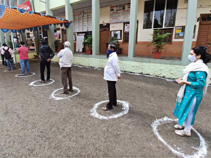 The turnout in the district is 60 per cent for graduates and 82 per cent for teachers | जिल्ह्यात पदवीधरसाठी ६०, तर शिक्षकसाठी ८२ टक्के चुरशीने मतदान The turnout in the district is 60 per cent for graduates and 82 per cent for teachers | जिल्ह्यात पदवीधरसाठी ६०, तर शिक्षकसाठी ८२ टक्के चुरशीने मतदान