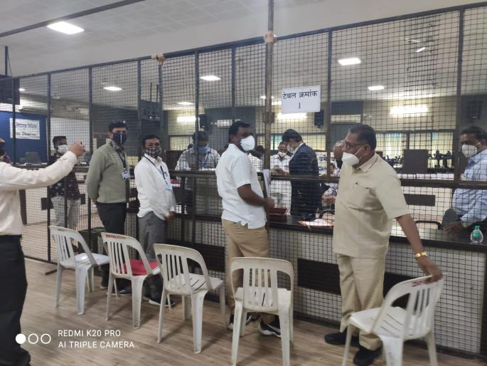 Legislative Council begins counting of votes | विधानपरिषद मतमोजणीला सुरूवात Legislative Council begins counting of votes | विधानपरिषद मतमोजणीला सुरूवात