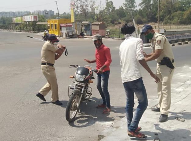 Private as well as government passenger traffic of Alandi way closed | आळंदीसह 'या' 10 गावांमध्ये उद्यापासून १५ डिसेंबरपर्यंत संचारबंदी ; प्रवासी वाहतूक राहणार बंद Private as well as government passenger traffic of Alandi way closed | आळंदीसह 'या' 10 गावांमध्ये उद्यापासून १५ डिसेंबरपर्यंत संचारबंदी ; प्रवासी वाहतूक राहणार बंद