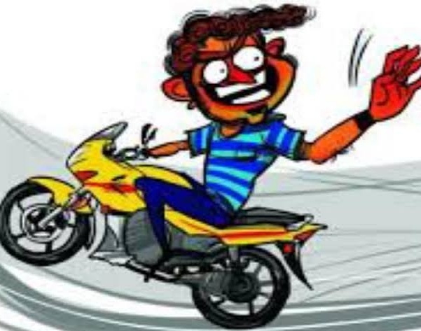 Two person were arrested for theft a vehicle for fun; One rickshaw, 7 two-wheelers seized | मौजमजेसाठी वाहन चोरी करणारे दोघे जेरबंद; एक रिक्षा, ७ दुचाकी जप्त Two person were arrested for theft a vehicle for fun; One rickshaw, 7 two-wheelers seized | मौजमजेसाठी वाहन चोरी करणारे दोघे जेरबंद; एक रिक्षा, ७ दुचाकी जप्त