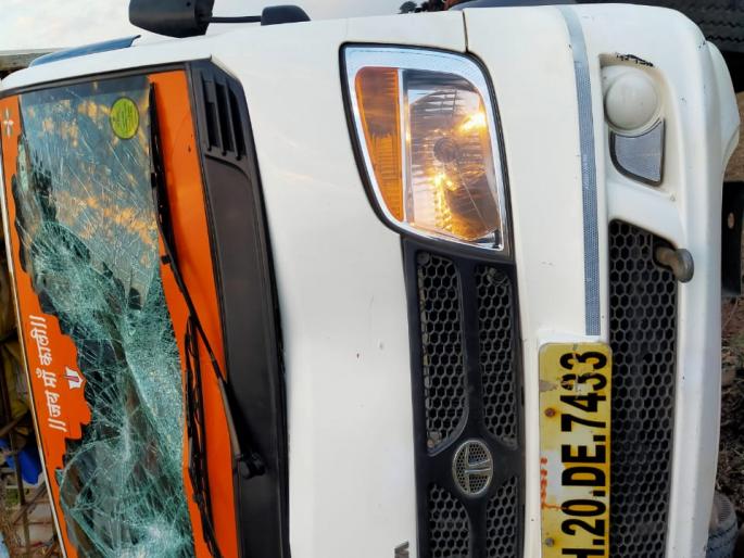 The three, who were on their way to the Morning Walk, were crushed by the vehicle; Three killed, one serious | मॉर्निंग वॉकला जाणाऱ्या चौघांना वाहनाने चिरडले; तीन ठार, एक गंभीर The three, who were on their way to the Morning Walk, were crushed by the vehicle; Three killed, one serious | मॉर्निंग वॉकला जाणाऱ्या चौघांना वाहनाने चिरडले; तीन ठार, एक गंभीर