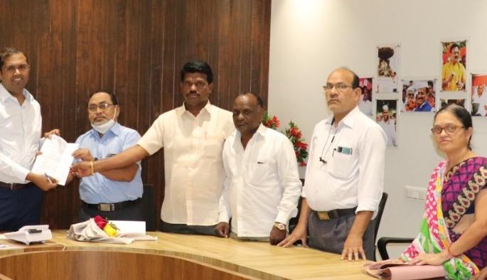 Library issues to be raised in Legislative Assembly session: MLA Mangesh Chavan assured | ग्रंथालयांच्या समस्या विधिमंडळाच्या अधिवेशनात मांडणार : आमदार मंगेश चव्हाण यांनी केले आश्वासीत