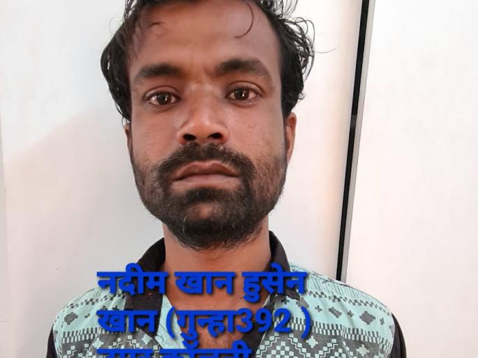 A third suspect has been arrested for beating a rickshaw puller to death on Raymond Chowfuli; The fourth fugitive | रेमंड चौफुलीवर रिक्षाचालकाला बेदम मारहाण करून जबरी लुटणाऱ्या तिसऱ्या संशयितास अटक; चौथा फरारच A third suspect has been arrested for beating a rickshaw puller to death on Raymond Chowfuli; The fourth fugitive | रेमंड चौफुलीवर रिक्षाचालकाला बेदम मारहाण करून जबरी लुटणाऱ्या तिसऱ्या संशयितास अटक; चौथा फरारच