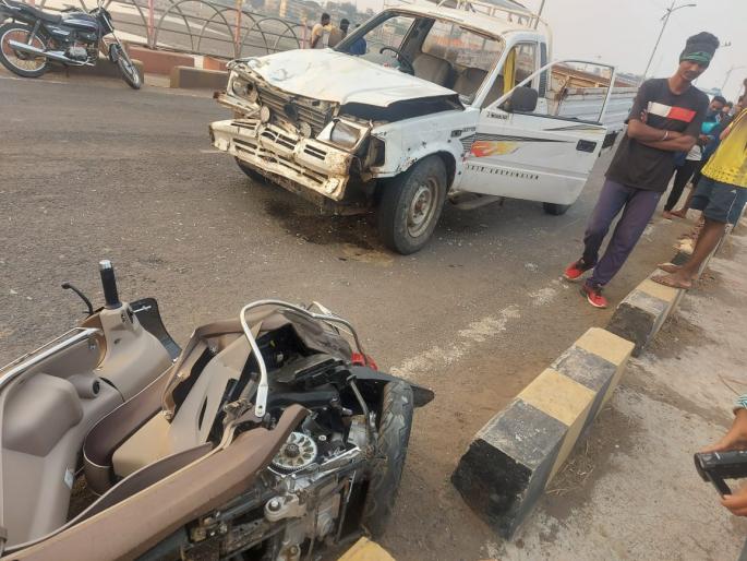 Shocking; In Pandharpur, two people were crushed by a sand vehicle while several others survived | धक्कादायक; पंढरपुरात वाळूच्या वाहनाने दोघांना चिरडले तर अनेक जण वाचले Shocking; In Pandharpur, two people were crushed by a sand vehicle while several others survived | धक्कादायक; पंढरपुरात वाळूच्या वाहनाने दोघांना चिरडले तर अनेक जण वाचले