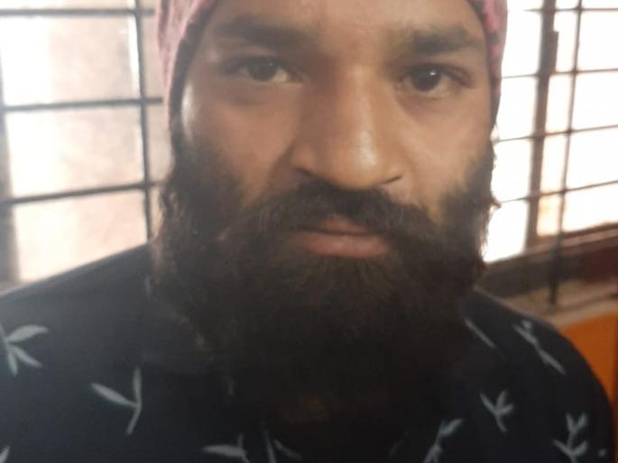 The mobile phone kept on the counter was caught by the police | काऊंटरवर ठेवलेला मोबाईल लांबविणारा पोलिसांच्या जाळ्यात The mobile phone kept on the counter was caught by the police | काऊंटरवर ठेवलेला मोबाईल लांबविणारा पोलिसांच्या जाळ्यात