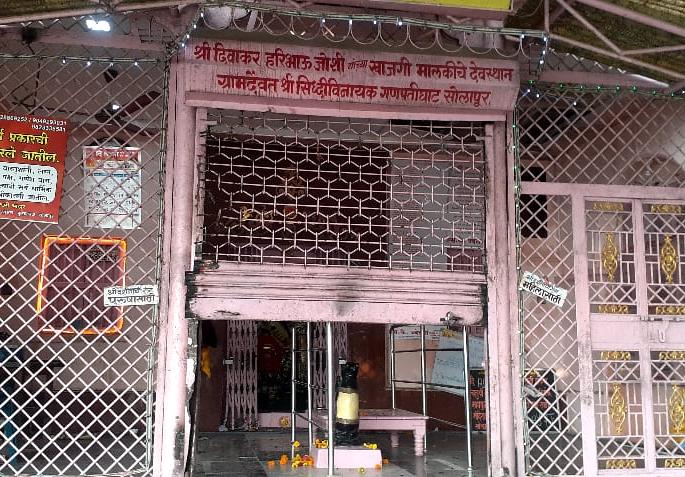 Breaking; Fresh memories of Ankamate's action in the temple on Ganpati Ghat | Breaking; गणपती घाटावर मंदिरात चोरी अन् कामटे यांच्या ॲक्शनची आठवण ताजी Breaking; Fresh memories of Ankamate's action in the temple on Ganpati Ghat | Breaking; गणपती घाटावर मंदिरात चोरी अन् कामटे यांच्या ॲक्शनची आठवण ताजी