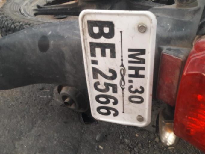 Two-wheeler rider killed in car crash | कारच्या धडकेत दुचाकीस्वार ठार Two-wheeler rider killed in car crash | कारच्या धडकेत दुचाकीस्वार ठार