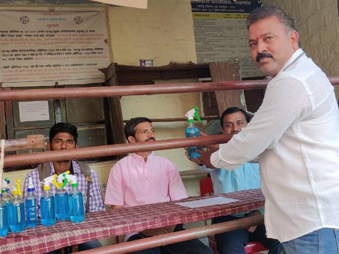Sanitizer used for the first time in Gram Panchayat elections | ग्राम पंचायत निवडणुकीत प्रथमच सॅनिटायझरचा वापर Sanitizer used for the first time in Gram Panchayat elections | ग्राम पंचायत निवडणुकीत प्रथमच सॅनिटायझरचा वापर