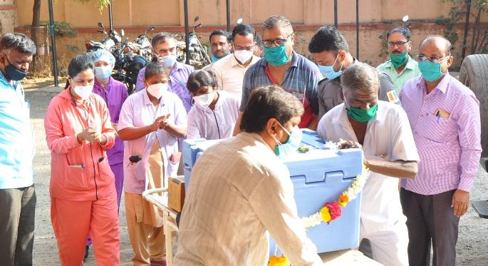 Big news; In the first phase in Pandharpur district, 2919 people will get a dose of corona | मोठी बातमी; पंढरपूर जिल्ह्यात पहिल्या टप्प्यात २९१९ जणांना मिळणार कोरोनाचा डोस Big news; In the first phase in Pandharpur district, 2919 people will get a dose of corona | मोठी बातमी; पंढरपूर जिल्ह्यात पहिल्या टप्प्यात २९१९ जणांना मिळणार कोरोनाचा डोस