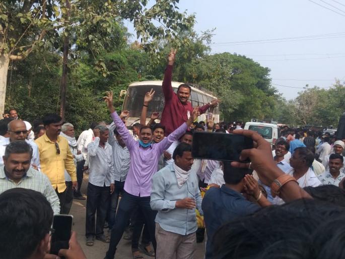 Congress, Shiv Sena taluka president's panel defeated in Amalner taluka | अमळनेर तालुक्यातकाँग्रेस, शिवसेना तालुकाध्यक्ष यांचे पॅनल पराभूत